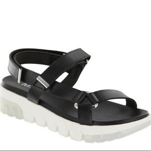 NEW MIA Luca Sandal size 8